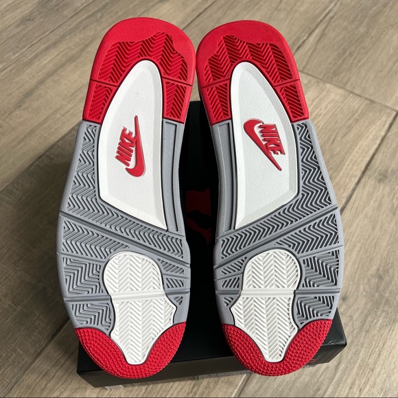 JORDAN 4 RETRO BRED (2019) - Picture 7 of 9